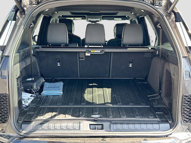 new 2025 Land Rover Discovery car, priced at $71,778