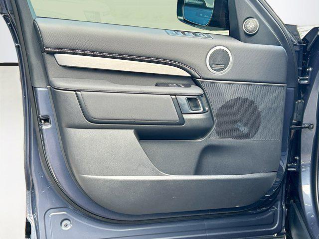 new 2026 Land Rover Discovery car, priced at $76,841