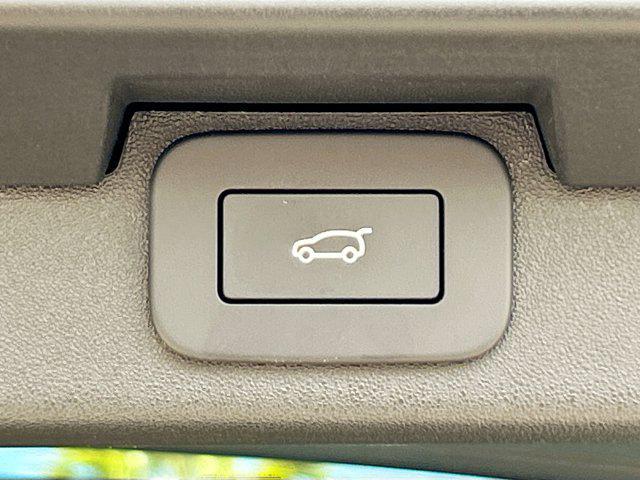 new 2026 Land Rover Discovery car, priced at $76,841