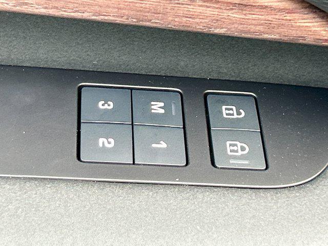 new 2025 Land Rover Discovery car, priced at $73,628
