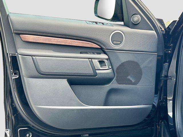 new 2025 Land Rover Discovery car, priced at $73,628