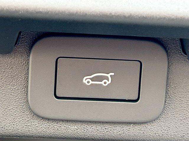 new 2025 Land Rover Discovery car, priced at $73,628