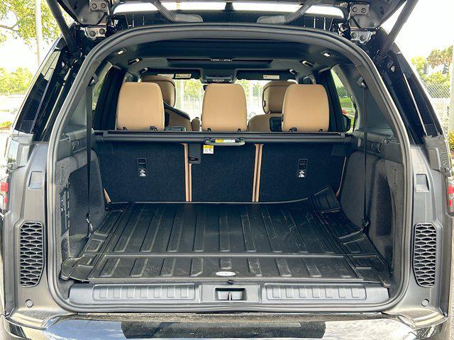new 2025 Land Rover Discovery car, priced at $73,628