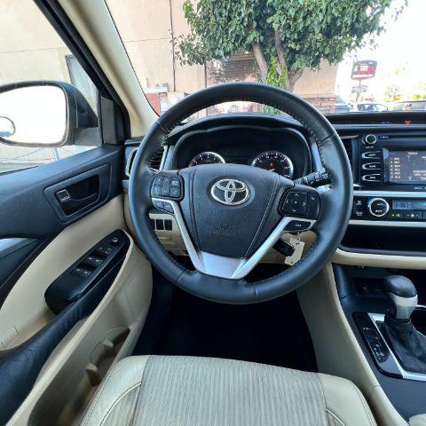 used 2014 Toyota Highlander car, priced at $17,499