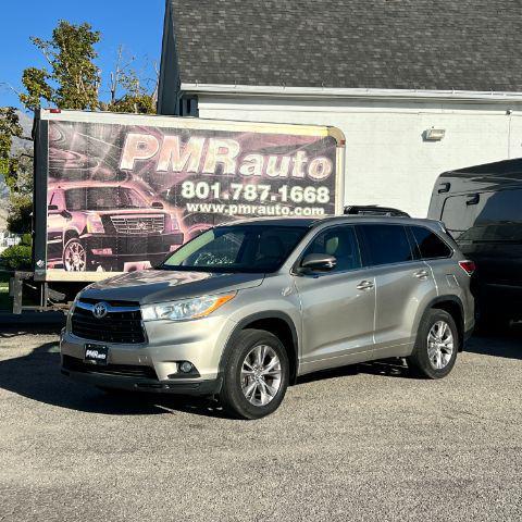 used 2014 Toyota Highlander car, priced at $17,499