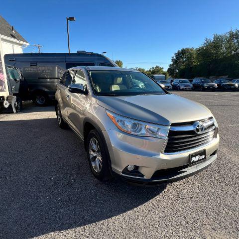 used 2014 Toyota Highlander car, priced at $17,499