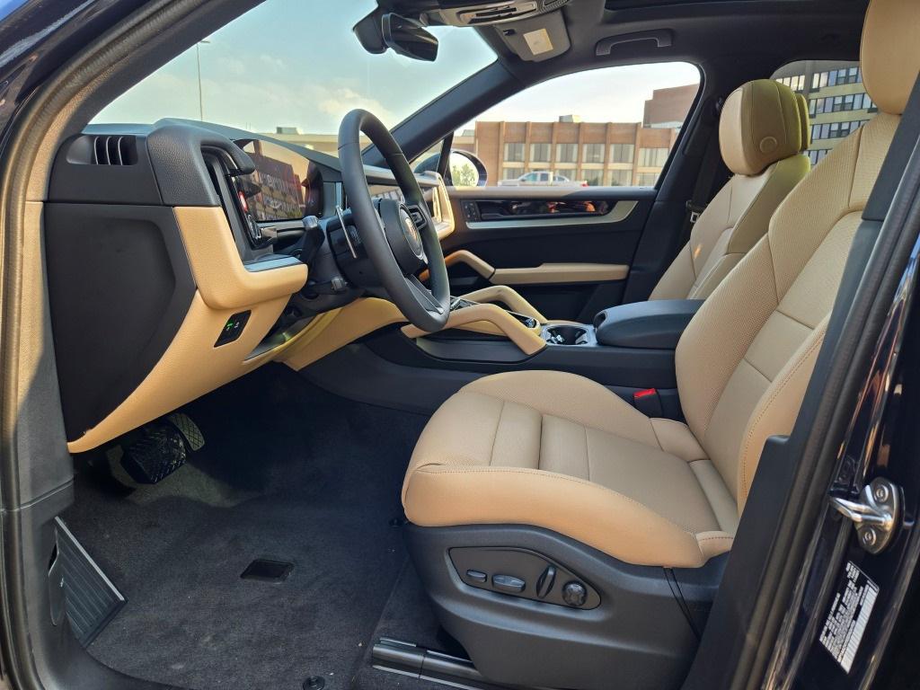 new 2025 Porsche Cayenne car, priced at $102,325