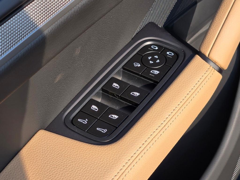 new 2025 Porsche Cayenne car, priced at $102,325