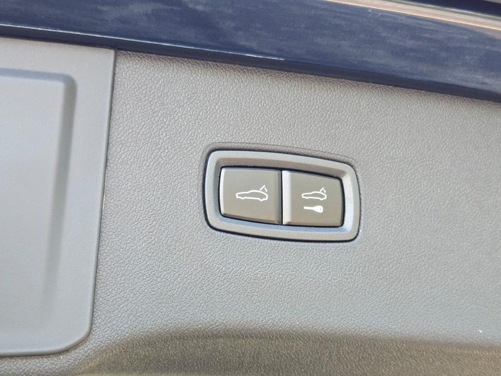 new 2025 Porsche Cayenne car, priced at $102,325