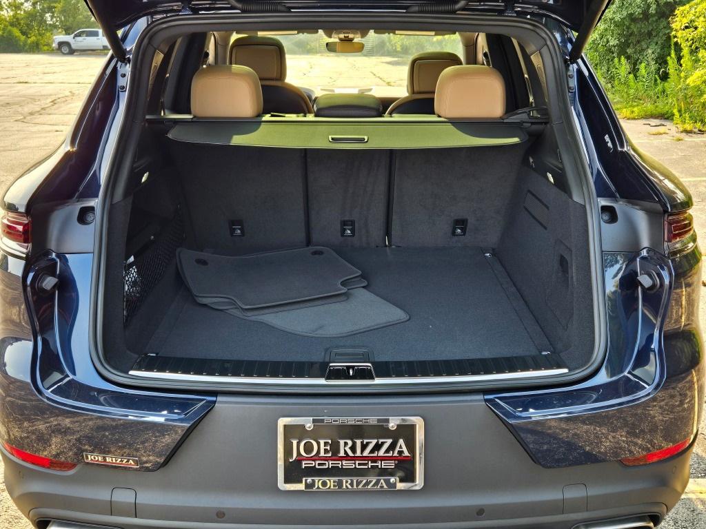 new 2025 Porsche Cayenne car, priced at $102,325