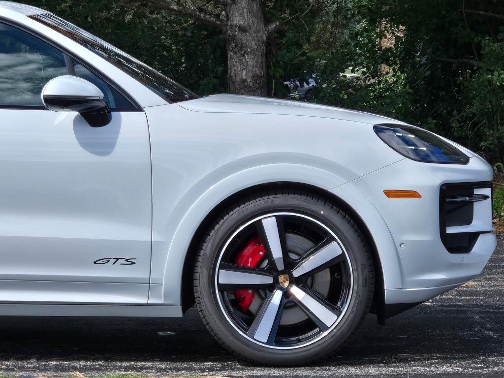 new 2025 Porsche Cayenne car, priced at $160,405