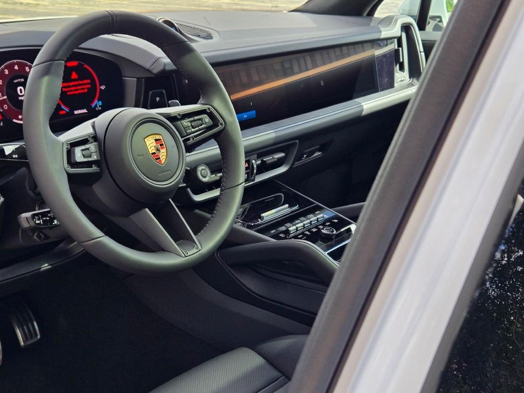 new 2025 Porsche Cayenne car, priced at $160,405