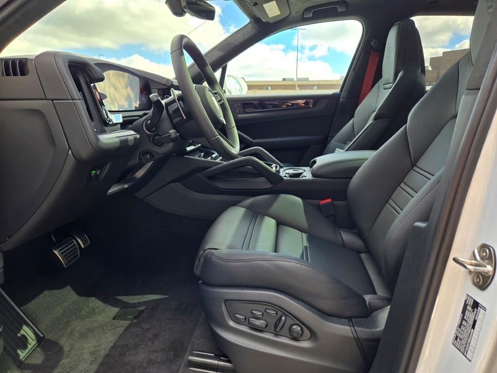 new 2025 Porsche Cayenne car, priced at $160,405