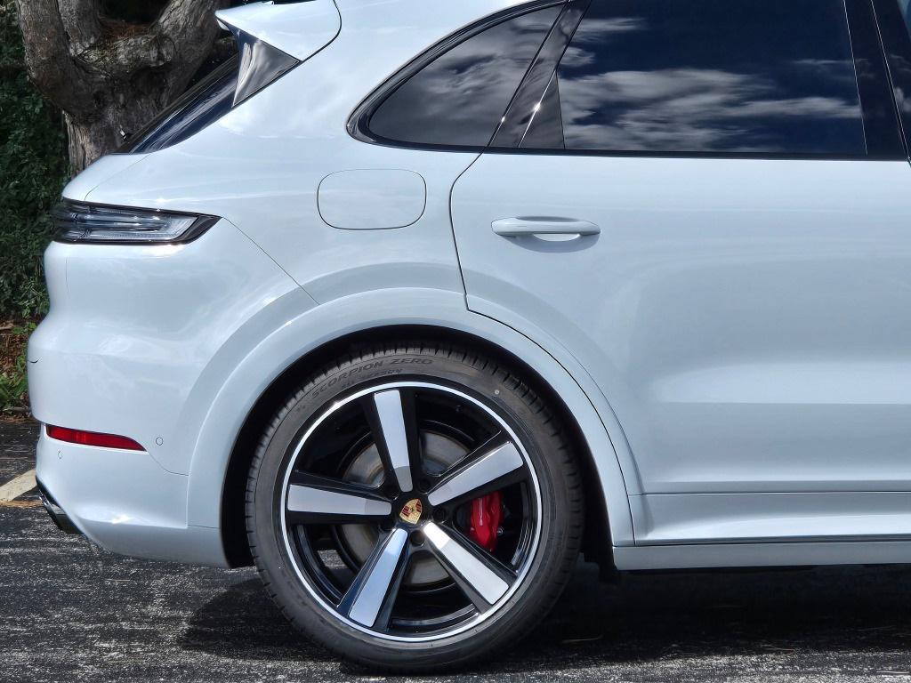 new 2025 Porsche Cayenne car, priced at $160,405