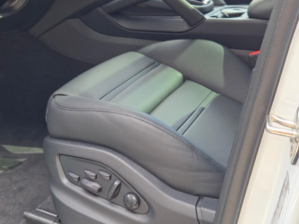 new 2025 Porsche Cayenne car, priced at $160,405