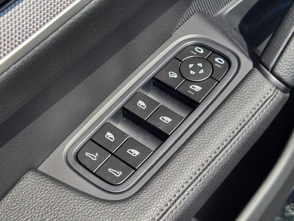 new 2026 Porsche Cayenne car, priced at $102,740