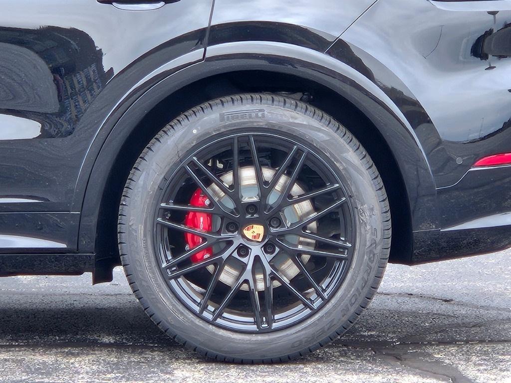new 2025 Porsche Cayenne car, priced at $130,075