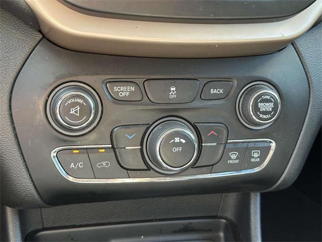 used 2014 Jeep Cherokee car, priced at $10,787