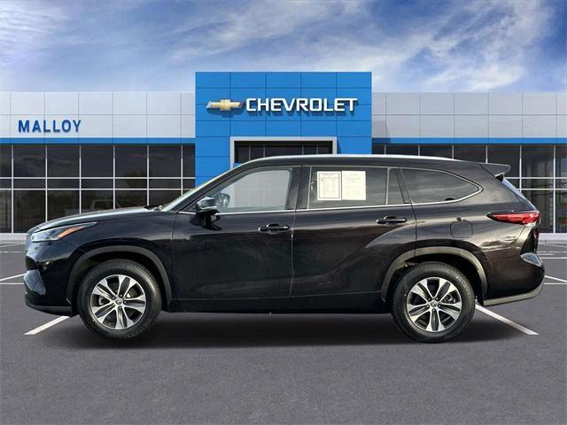 used 2021 Toyota Highlander car, priced at $32,591