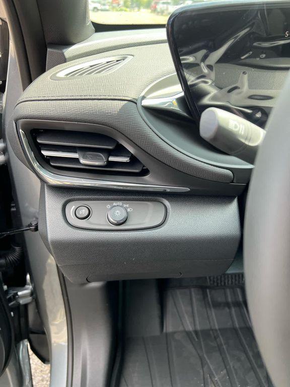 new 2025 Buick Envista car, priced at $26,959