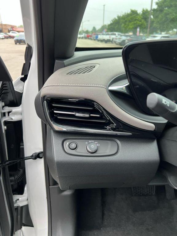 new 2025 Buick Envista car, priced at $32,209