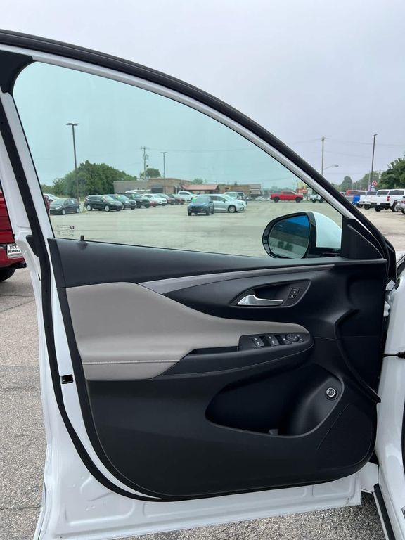 new 2025 Buick Envista car, priced at $32,209