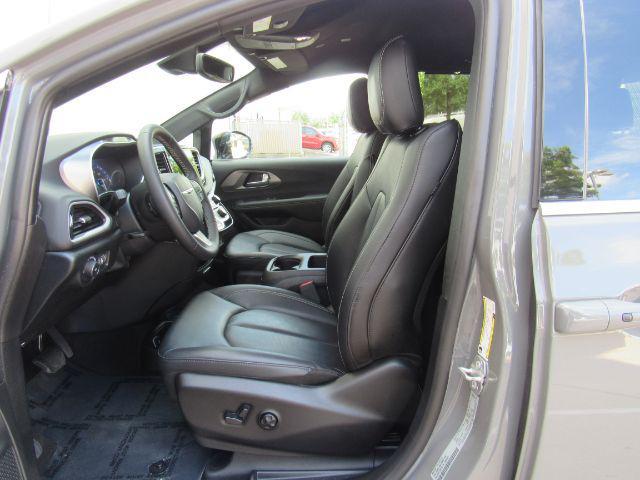 used 2025 Chrysler Pacifica car, priced at $33,888