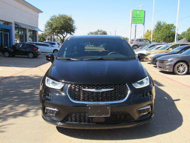 used 2025 Chrysler Pacifica car, priced at $33,400