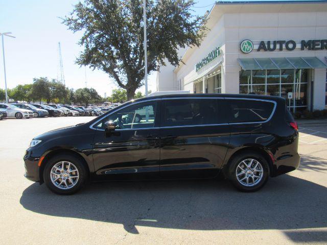 used 2025 Chrysler Pacifica car, priced at $33,400