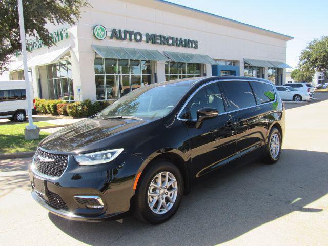 used 2025 Chrysler Pacifica car, priced at $33,400