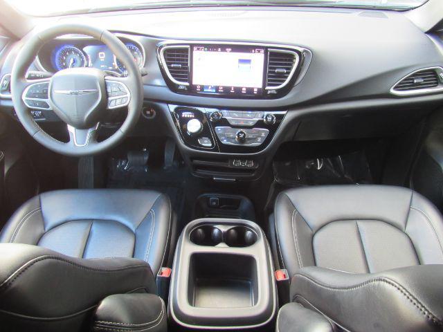 used 2025 Chrysler Pacifica car, priced at $33,400