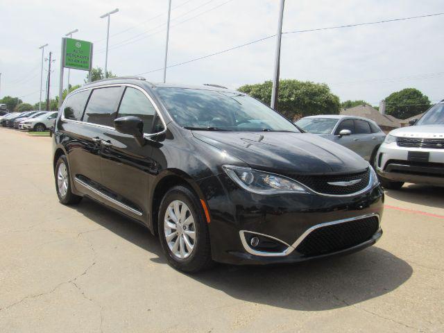 used 2017 Chrysler Pacifica car, priced at $14,900