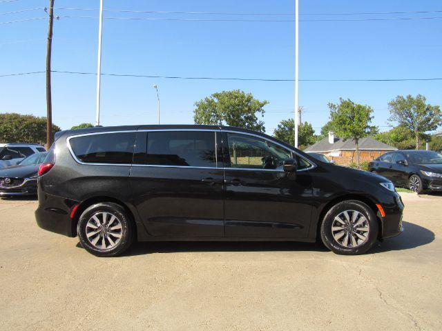 used 2023 Chrysler Pacifica Hybrid car, priced at $28,400