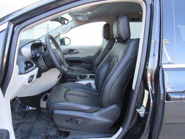 used 2023 Chrysler Pacifica Hybrid car, priced at $28,400