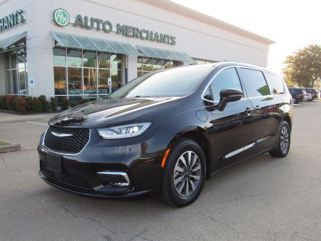 used 2023 Chrysler Pacifica Hybrid car, priced at $27,499