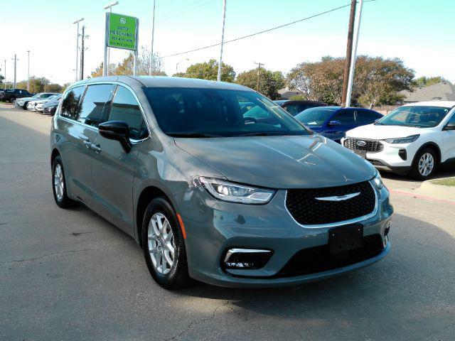 used 2025 Chrysler Pacifica car, priced at $34,900