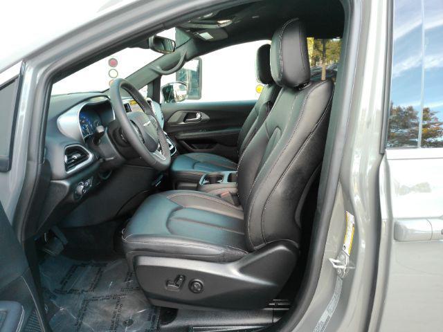used 2025 Chrysler Pacifica car, priced at $34,900