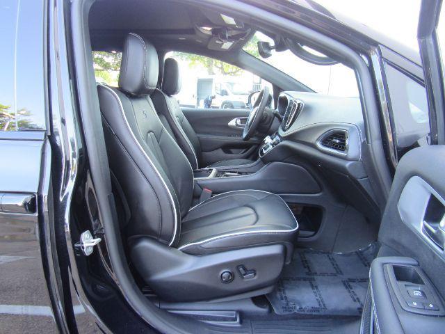 used 2025 Chrysler Pacifica car, priced at $39,999