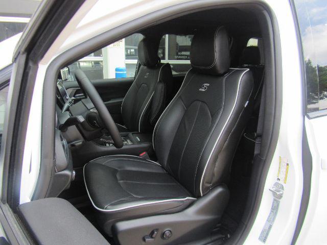 used 2025 Chrysler Pacifica car, priced at $35,888