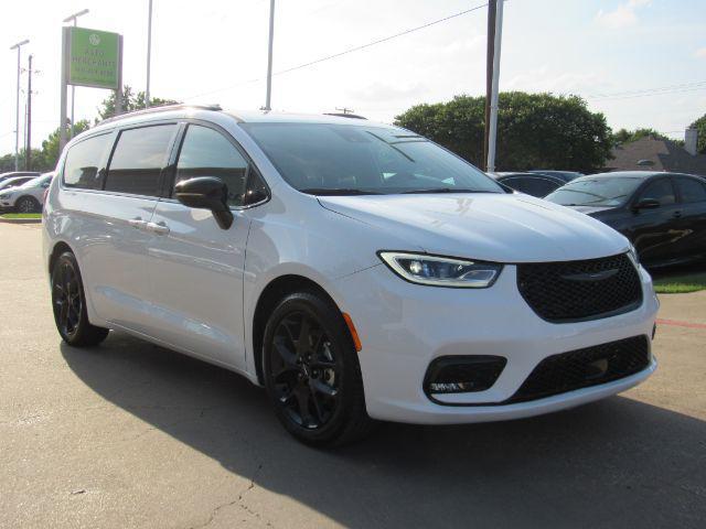 used 2025 Chrysler Pacifica car, priced at $39,900
