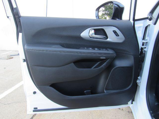 used 2025 Chrysler Pacifica car, priced at $39,900