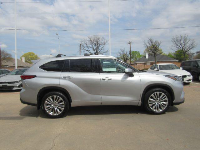 used 2022 Toyota Highlander car, priced at $31,888
