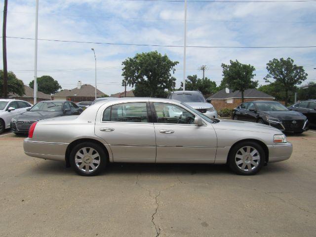 used 2003 Lincoln Town Car car, priced at $7,899