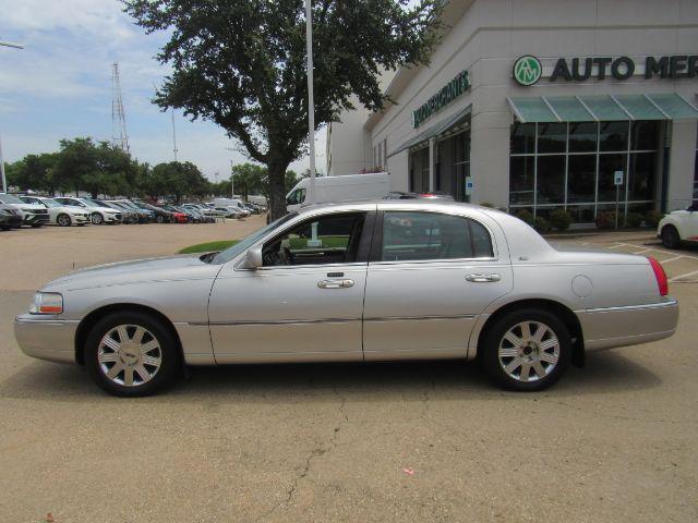 used 2003 Lincoln Town Car car, priced at $7,899