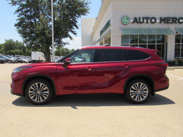 used 2021 Toyota Highlander car, priced at $31,400