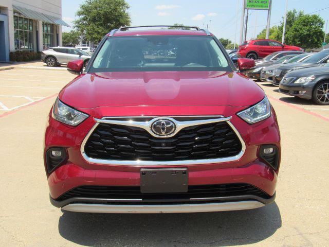 used 2021 Toyota Highlander car, priced at $31,400