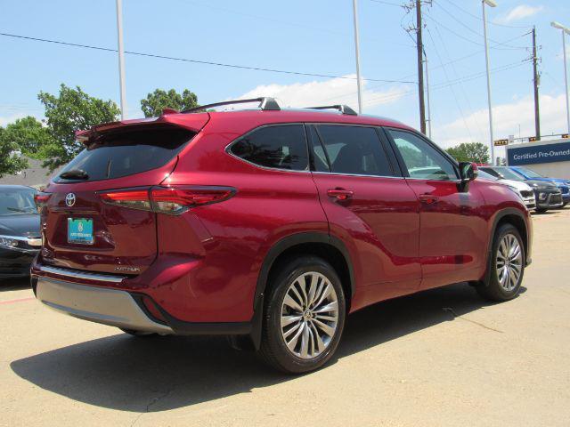 used 2021 Toyota Highlander car, priced at $31,400