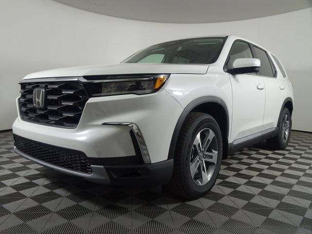 new 2025 Honda Pilot car, priced at $47,550