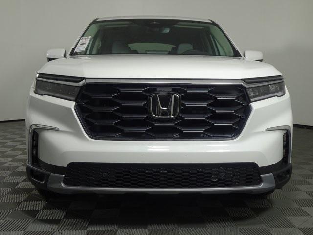 new 2025 Honda Pilot car, priced at $47,550