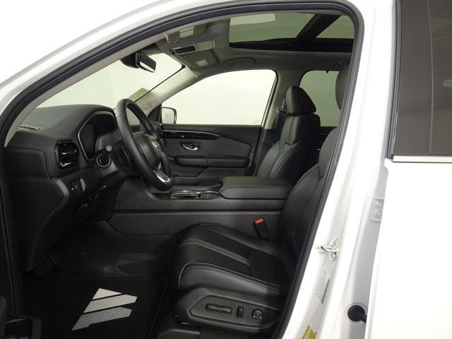 new 2025 Honda Pilot car, priced at $52,850